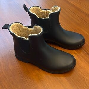 Chooka lined ankle Chelsea rain boot size 7